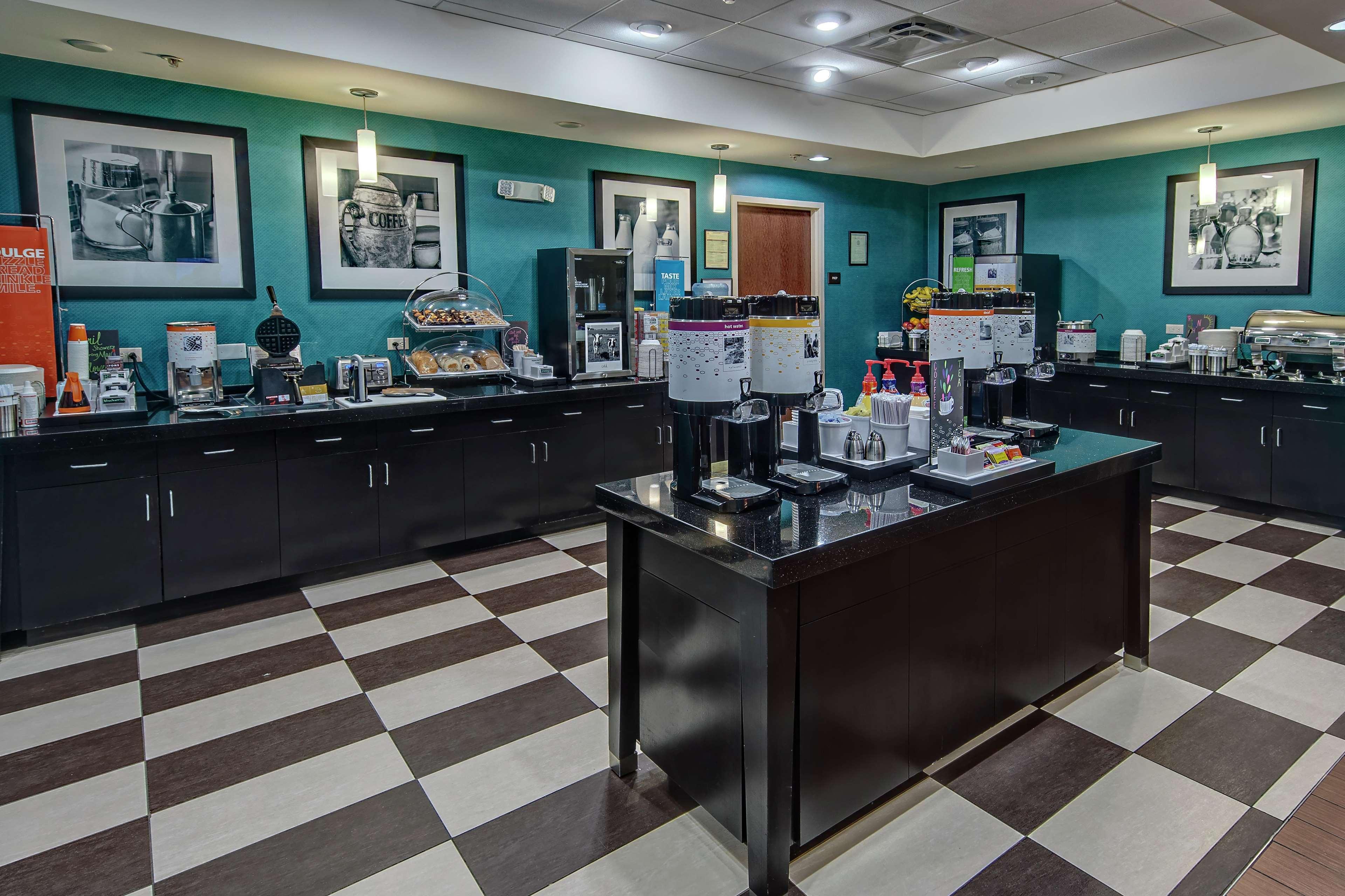 Hampton Inn & Suites Кларксвил Екстериор снимка